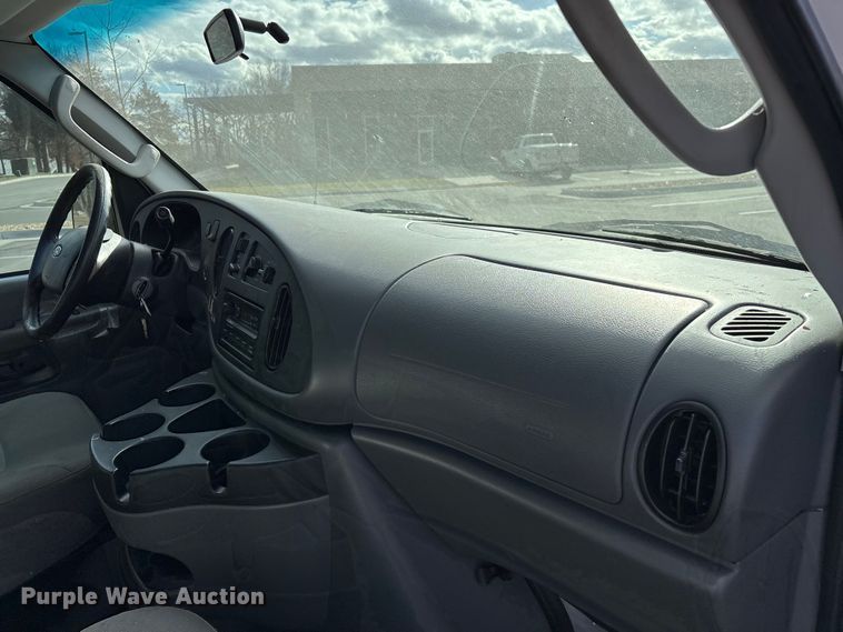 image for item FG0024 2006 Ford E350 van