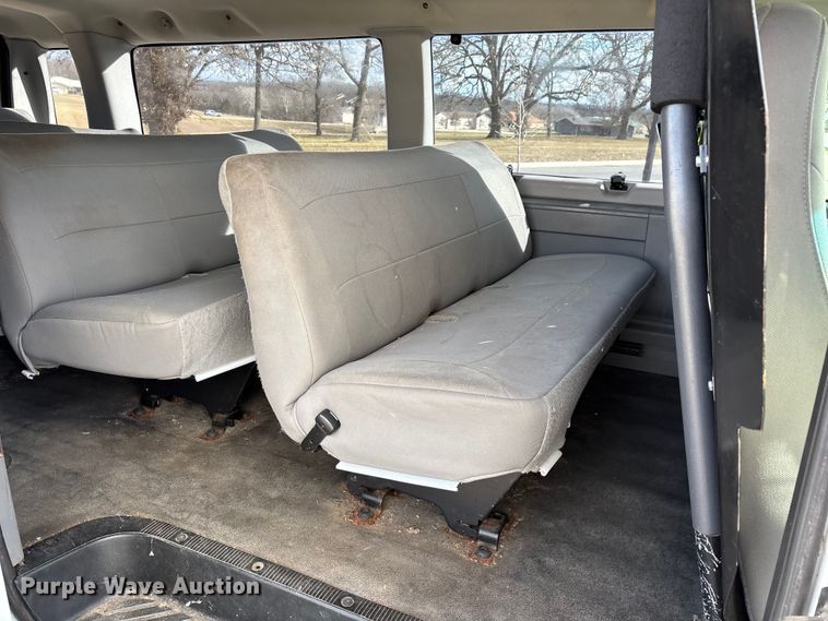 image for item FG0024 2006 Ford E350 van