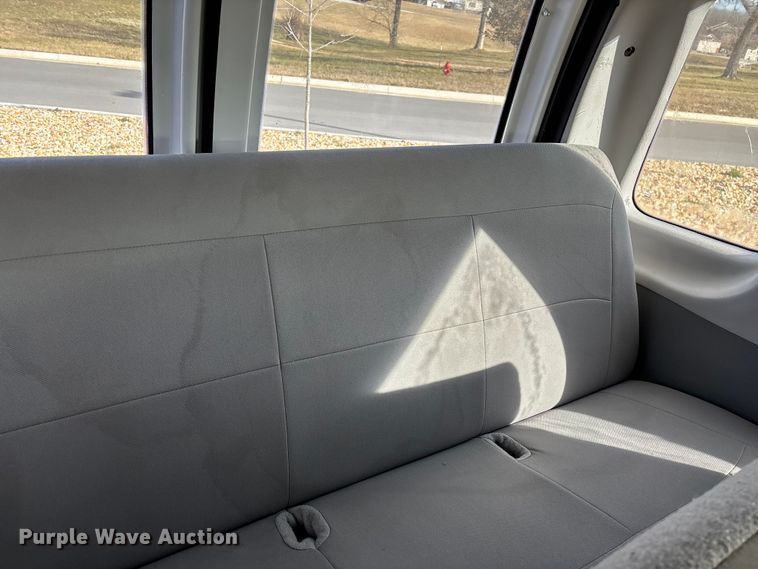 image for item FG0024 2006 Ford E350 van