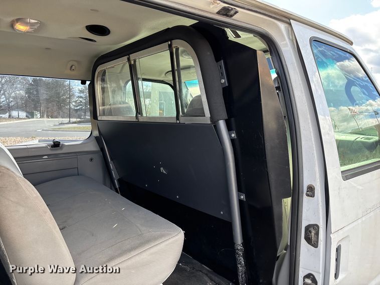 image for item FG0024 2006 Ford E350 van