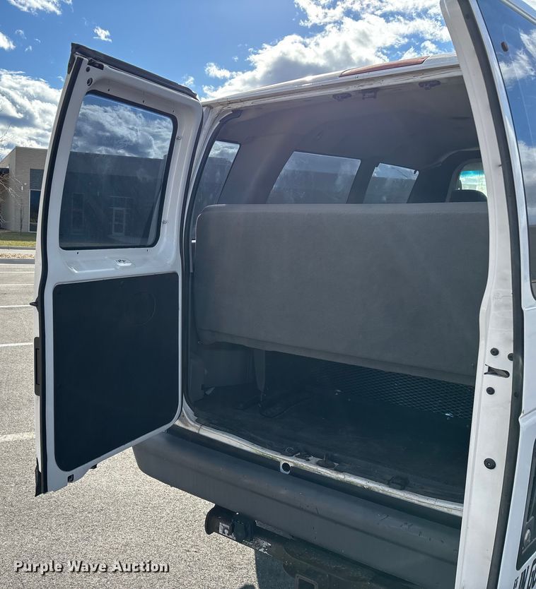 image for item FG0024 2006 Ford E350 van