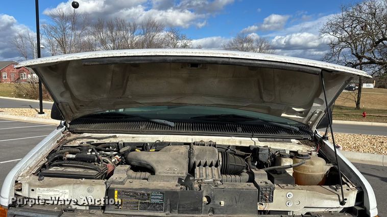 image for item FG0024 2006 Ford E350 van