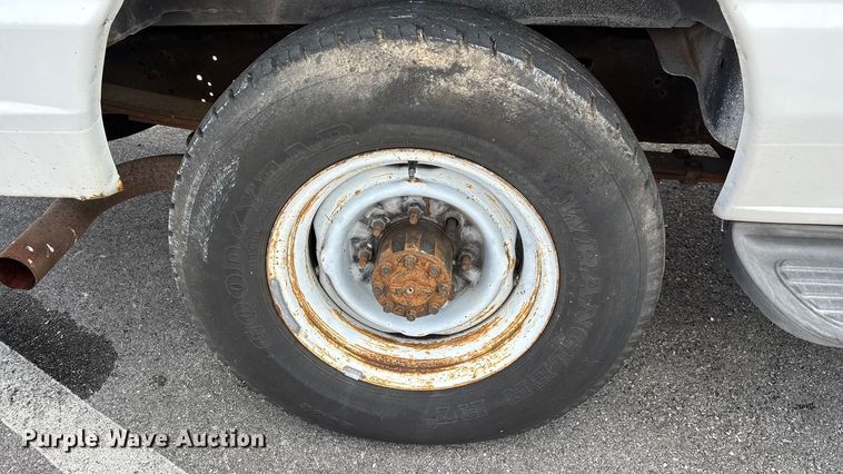 image for item FG0024 2006 Ford E350 van