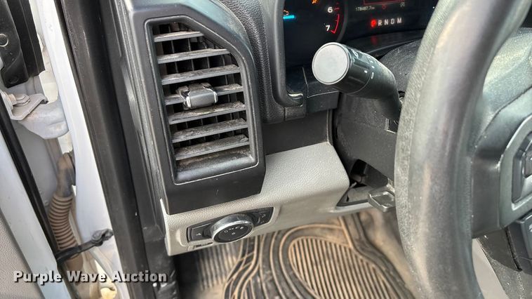 image for item FG0025 2018 Ford F150 Crew Cab flatbed pickup truck