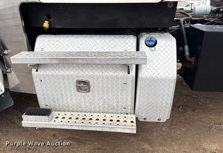 image for item FG2532 2011 Freightliner Coronado semi truck