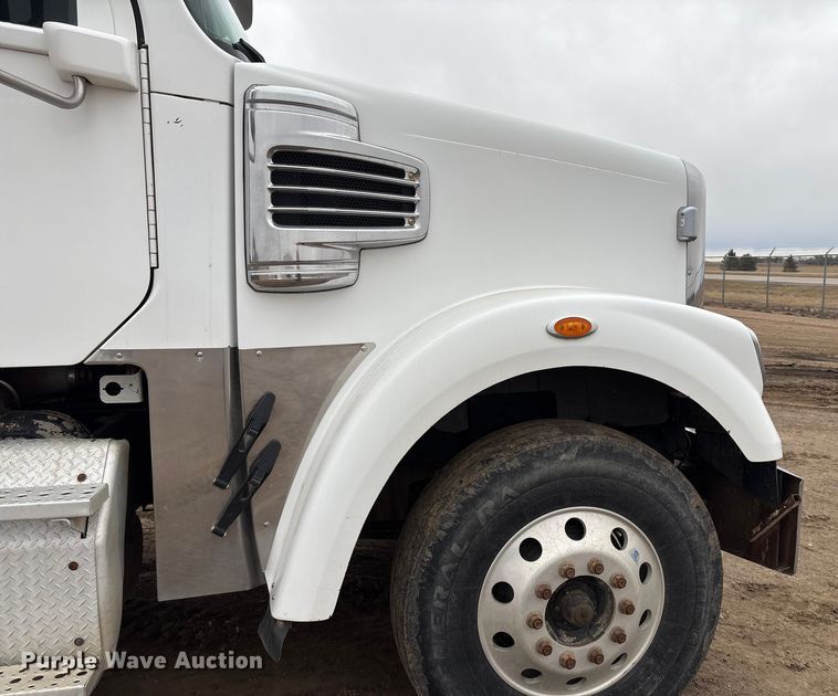 image for item FG2532 2011 Freightliner Coronado semi truck