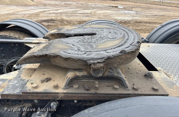 image for item FG2532 2011 Freightliner Coronado semi truck