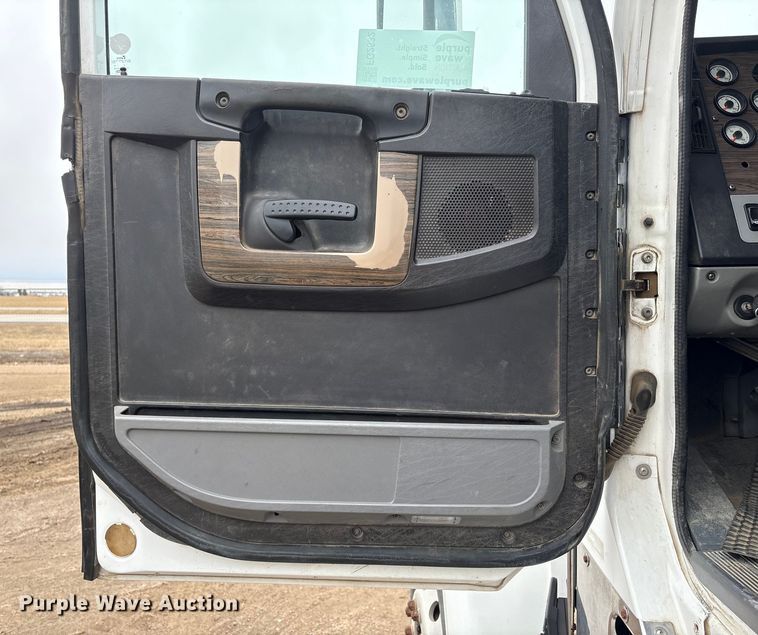 image for item FG2532 2011 Freightliner Coronado semi truck