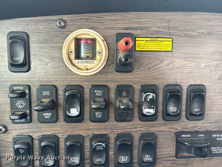 image for item FG2532 2011 Freightliner Coronado semi truck