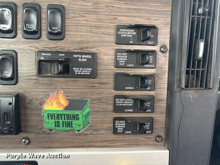 image for item FG2532 2011 Freightliner Coronado semi truck