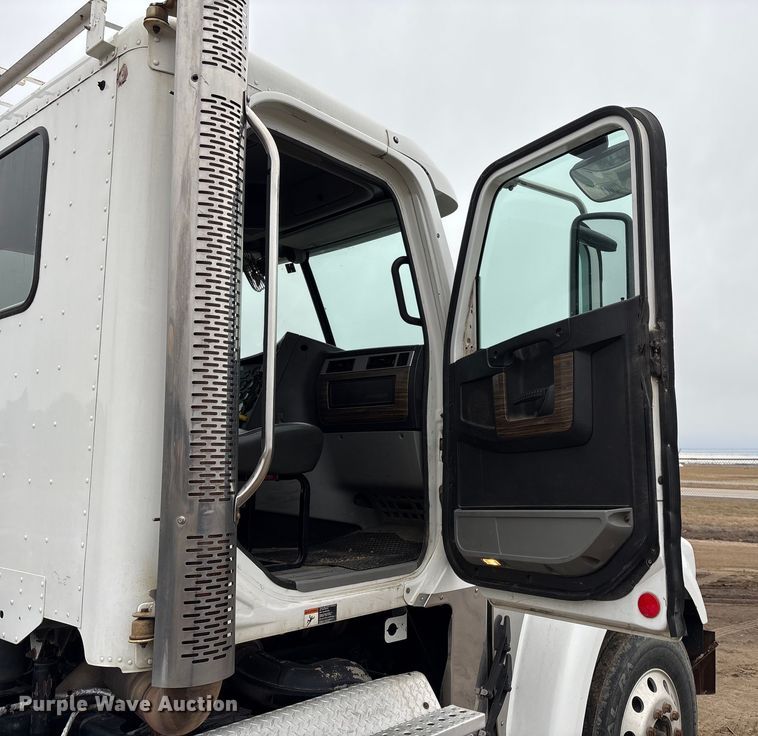 image for item FG2532 2011 Freightliner Coronado semi truck