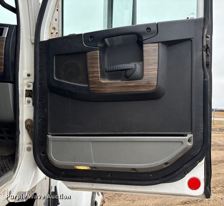 image for item FG2532 2011 Freightliner Coronado semi truck