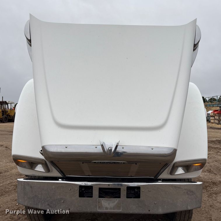 image for item FG2532 2011 Freightliner Coronado semi truck