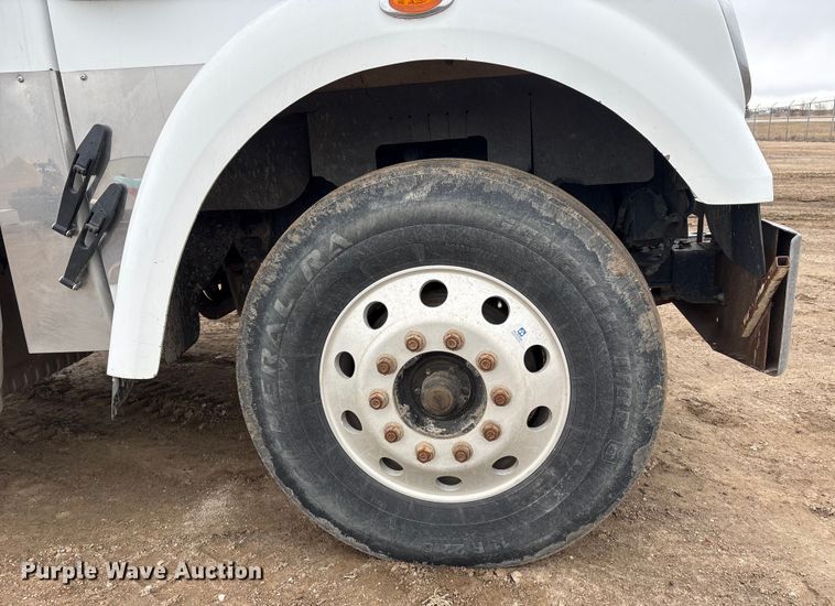 image for item FG2532 2011 Freightliner Coronado semi truck