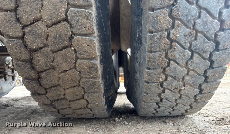 image for item FG2532 2011 Freightliner Coronado semi truck