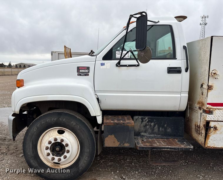 image for item FG2533 2000 GMC C6500 flatbed truck