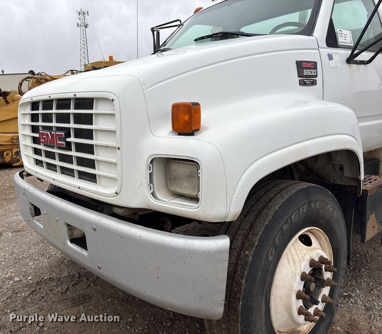 image for item FG2533 2000 GMC C6500 flatbed truck