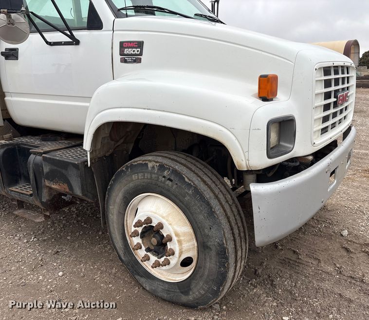 image for item FG2533 2000 GMC C6500 flatbed truck