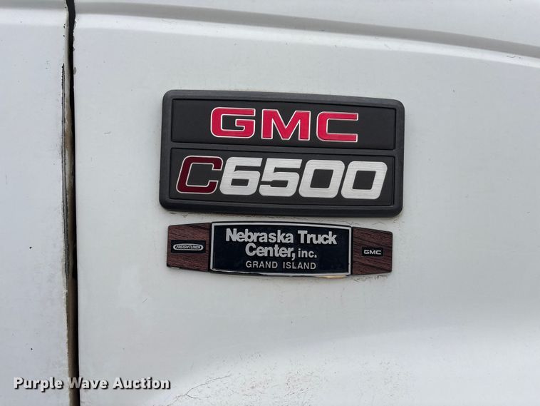 image for item FG2533 2000 GMC C6500 flatbed truck