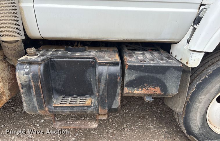 image for item FG2533 2000 GMC C6500 flatbed truck