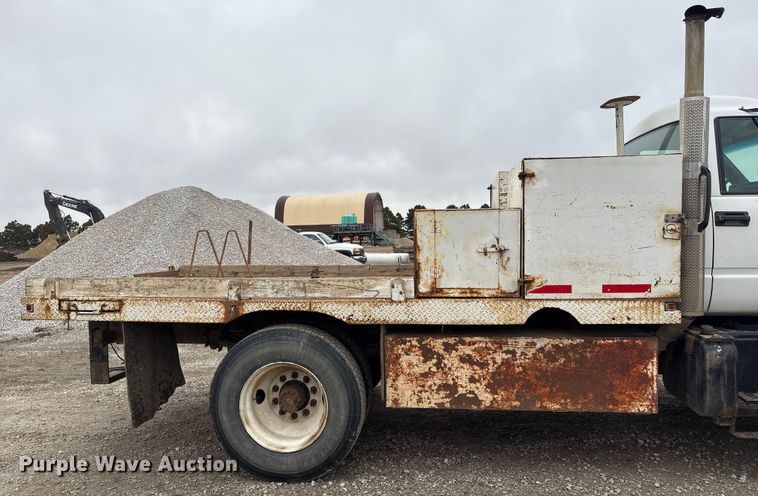 image for item FG2533 2000 GMC C6500 flatbed truck