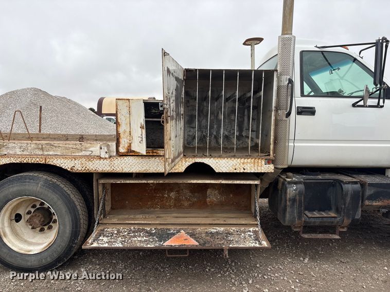 image for item FG2533 2000 GMC C6500 flatbed truck