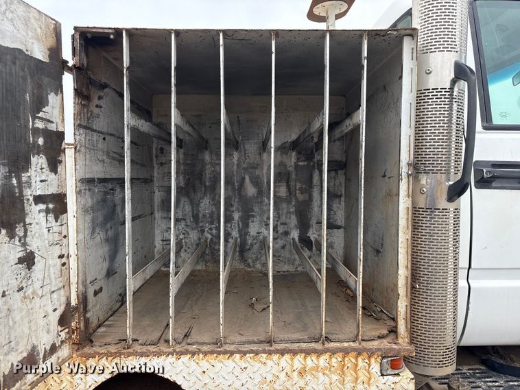 image for item FG2533 2000 GMC C6500 flatbed truck