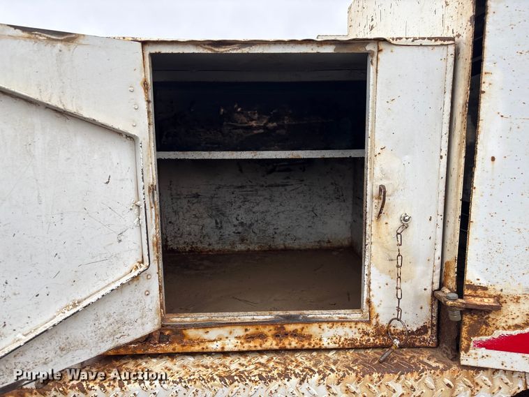 image for item FG2533 2000 GMC C6500 flatbed truck