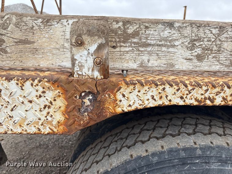 image for item FG2533 2000 GMC C6500 flatbed truck