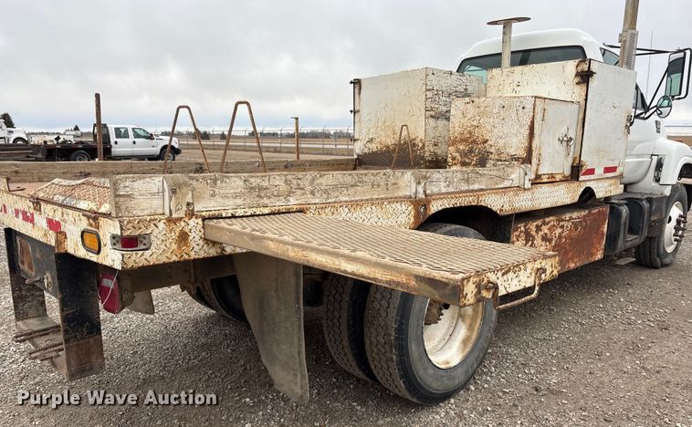 image for item FG2533 2000 GMC C6500 flatbed truck