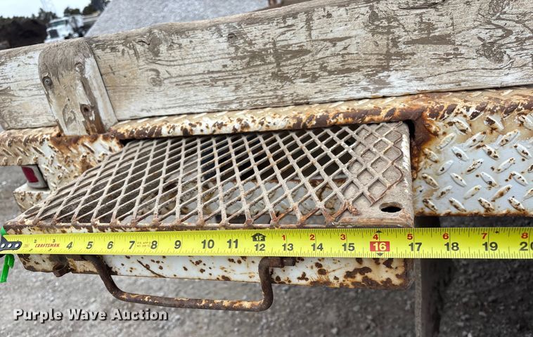 image for item FG2533 2000 GMC C6500 flatbed truck