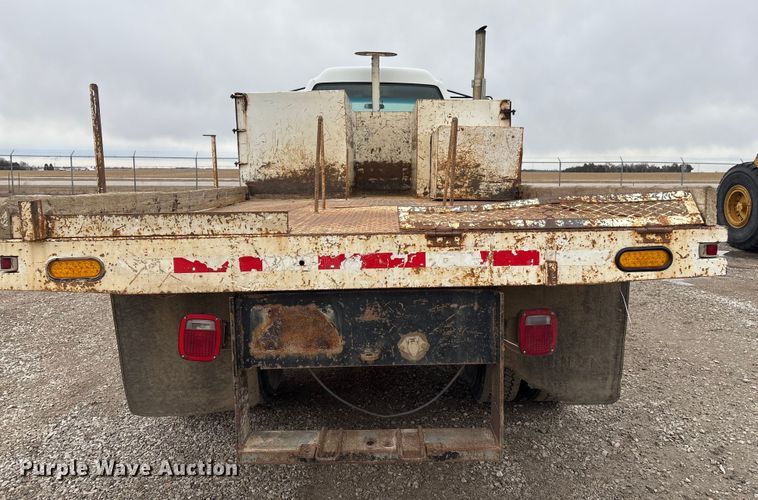 image for item FG2533 2000 GMC C6500 flatbed truck