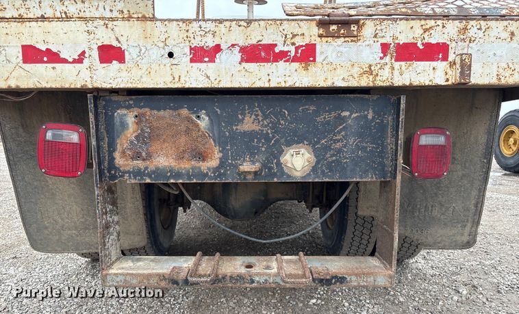 image for item FG2533 2000 GMC C6500 flatbed truck