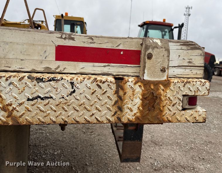 image for item FG2533 2000 GMC C6500 flatbed truck