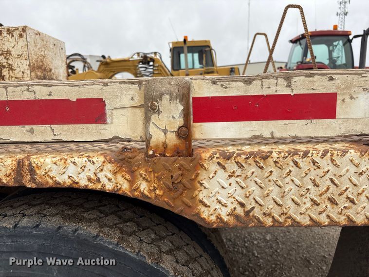 image for item FG2533 2000 GMC C6500 flatbed truck