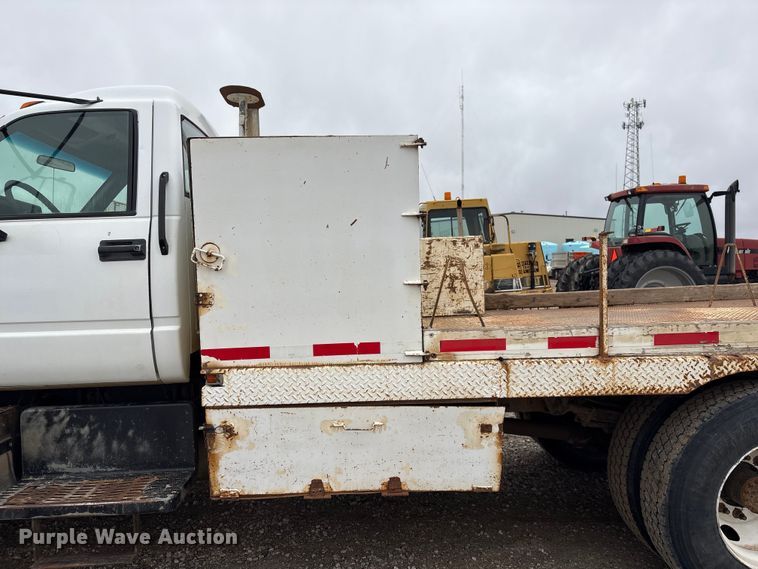 image for item FG2533 2000 GMC C6500 flatbed truck