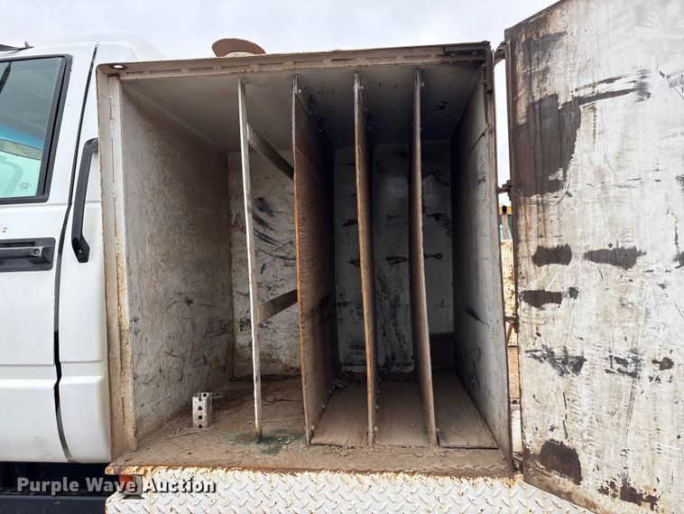 image for item FG2533 2000 GMC C6500 flatbed truck