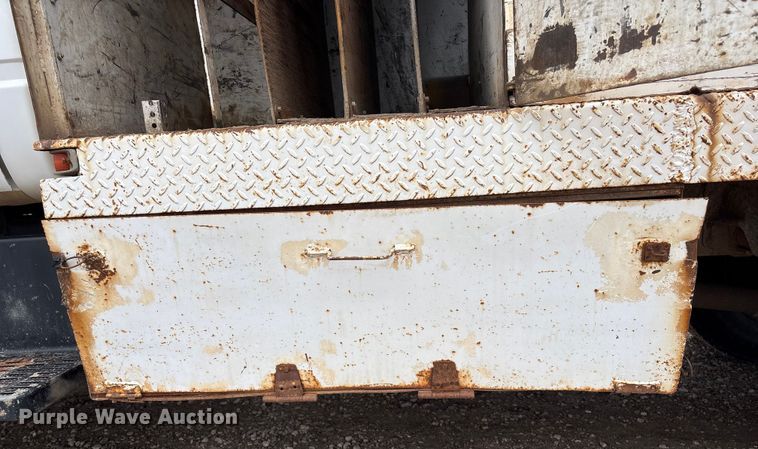 image for item FG2533 2000 GMC C6500 flatbed truck