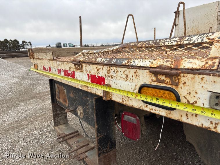 image for item FG2533 2000 GMC C6500 flatbed truck