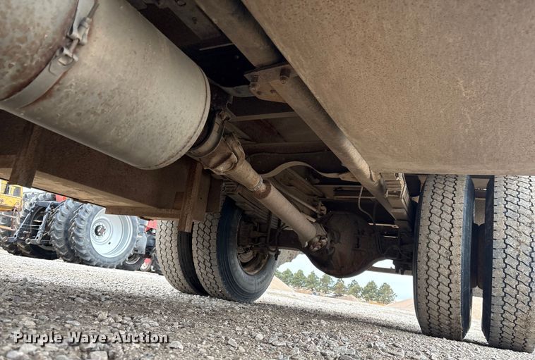 image for item FG2533 2000 GMC C6500 flatbed truck