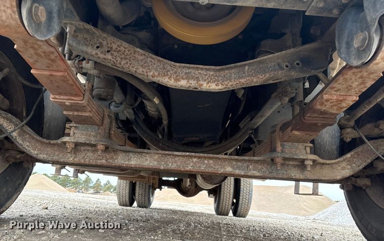 image for item FG2533 2000 GMC C6500 flatbed truck