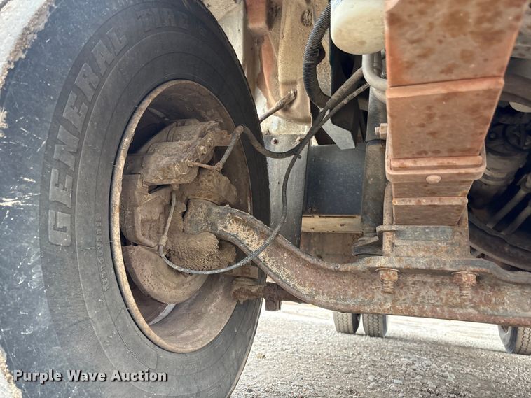 image for item FG2533 2000 GMC C6500 flatbed truck