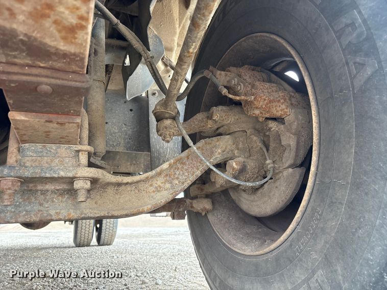 image for item FG2533 2000 GMC C6500 flatbed truck