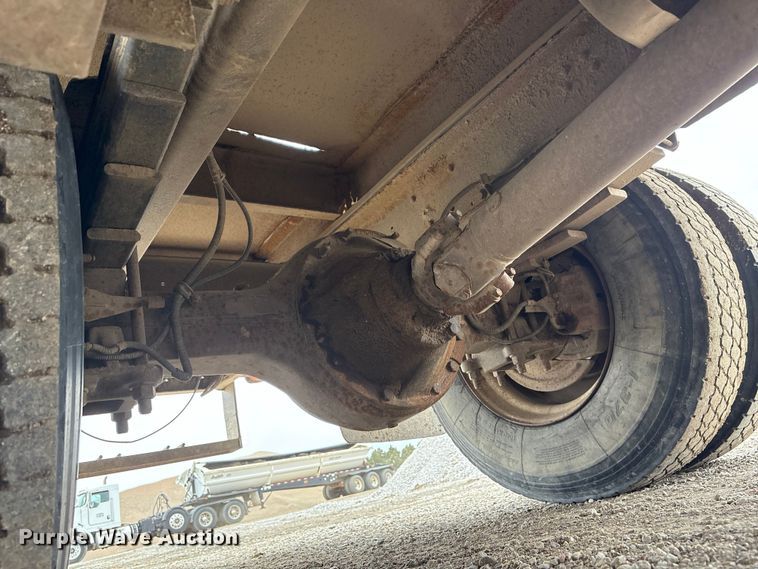 image for item FG2533 2000 GMC C6500 flatbed truck