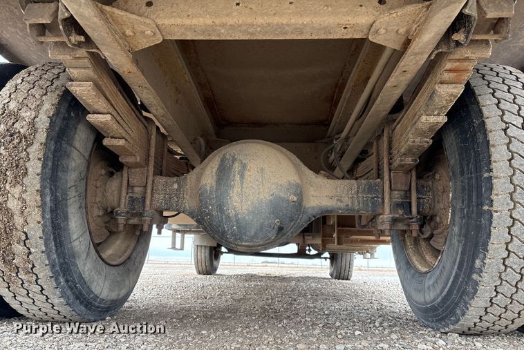 image for item FG2533 2000 GMC C6500 flatbed truck