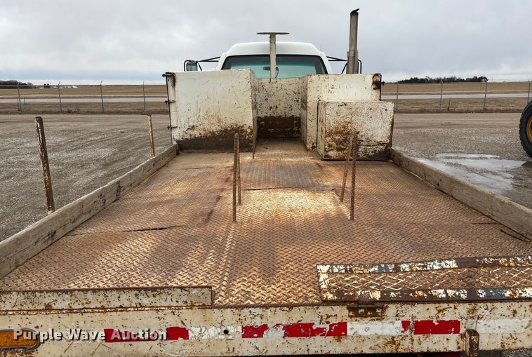 image for item FG2533 2000 GMC C6500 flatbed truck