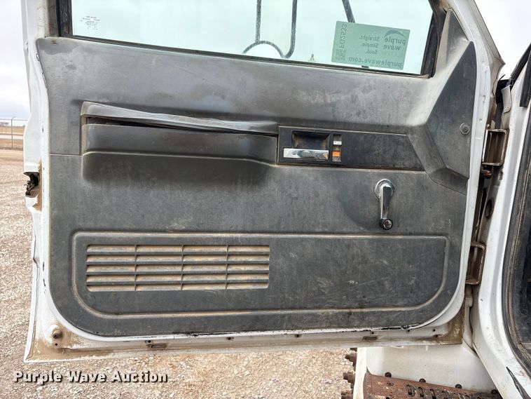 image for item FG2533 2000 GMC C6500 flatbed truck