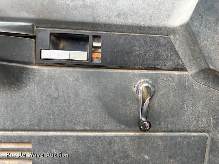 image for item FG2533 2000 GMC C6500 flatbed truck