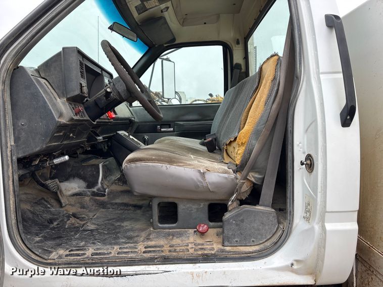 image for item FG2533 2000 GMC C6500 flatbed truck