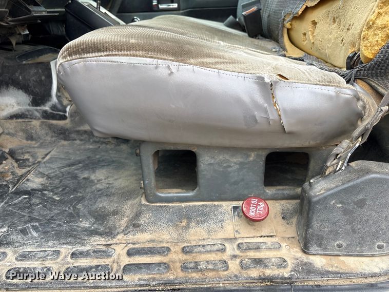 image for item FG2533 2000 GMC C6500 flatbed truck